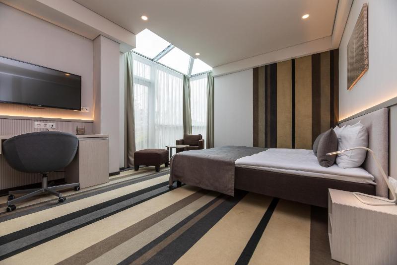 Mini Deluxe Room With a View image 3