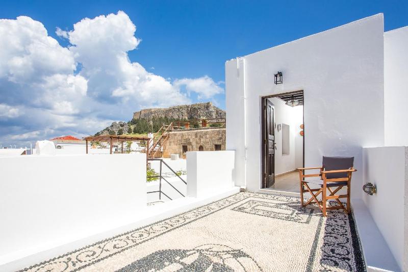 Double Room with Balcony and Sea View image 3