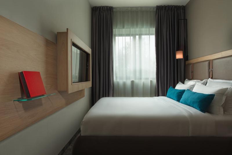 Mini Queen Room - Free Wifi and Free Tea and Coffee Equipment image 4