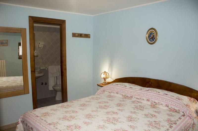 Double Room with Balcony image 4
