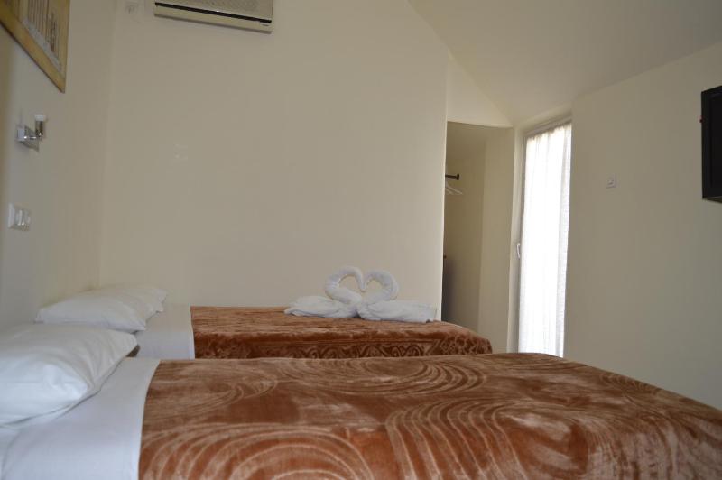 Triple Room with Balcony image 3