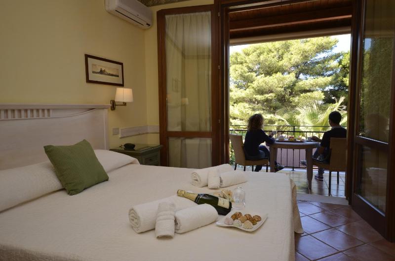 King Room with Balcony image 2