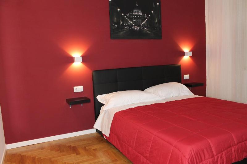 Deluxe Double Room with Balcony image 2