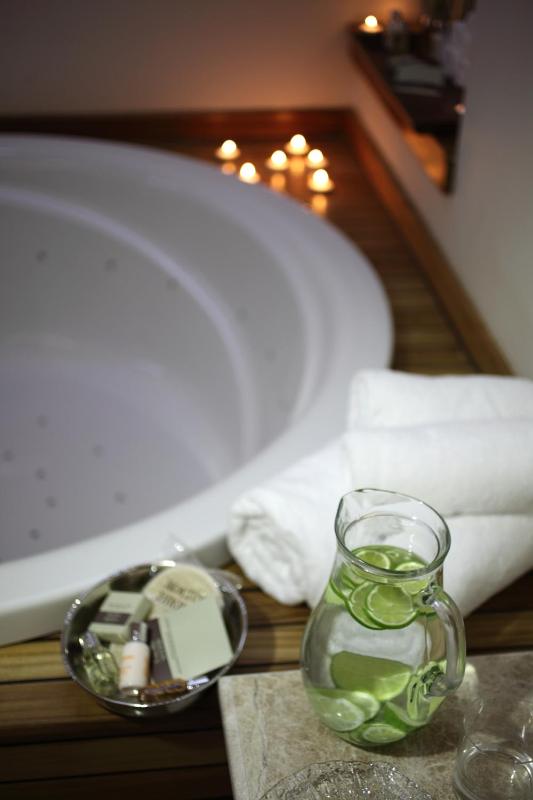 Classic Room with Hot Tub image 2