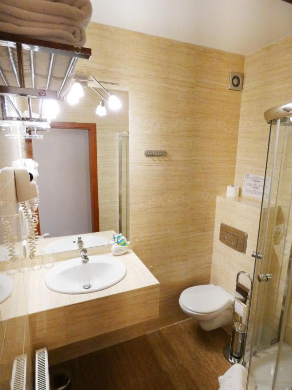 Standard Double or Twin Room image 2