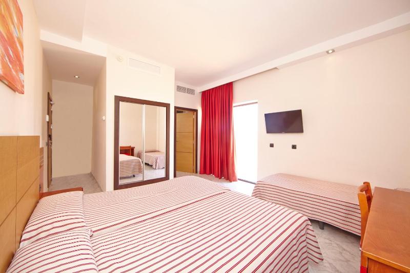 Double Room (2 Adults + 1 Child) image 2
