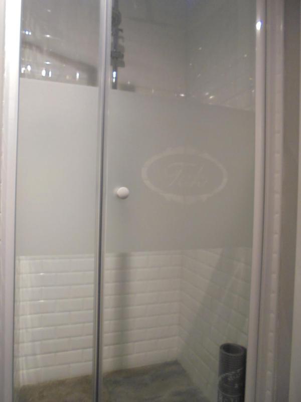 Single Room with Bathroom image 3