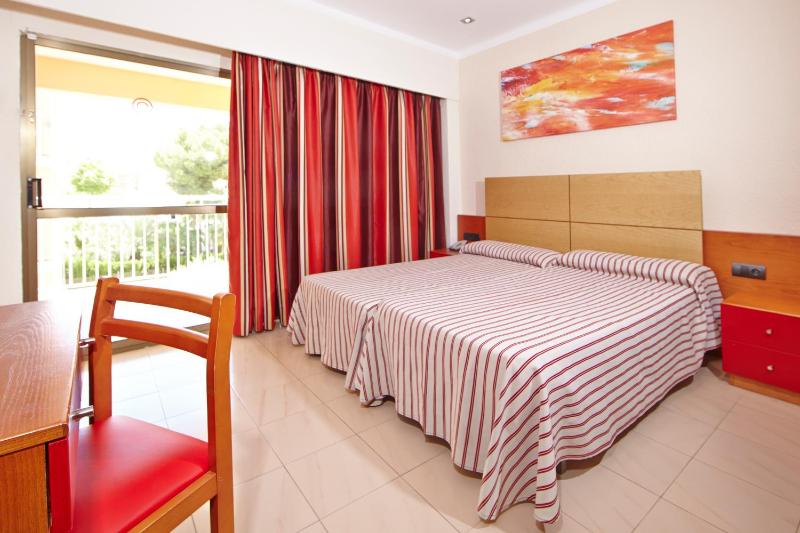 Double or Twin Room image 3