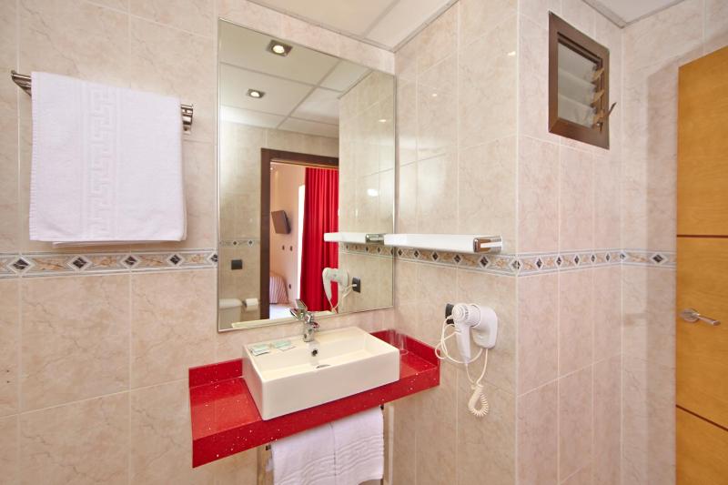 Double or Twin Room image 2