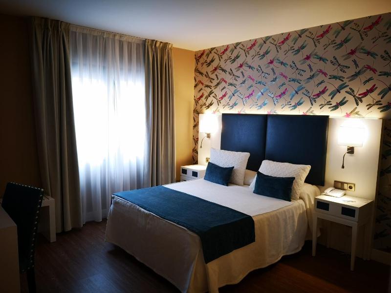 Standard Double Room image 2