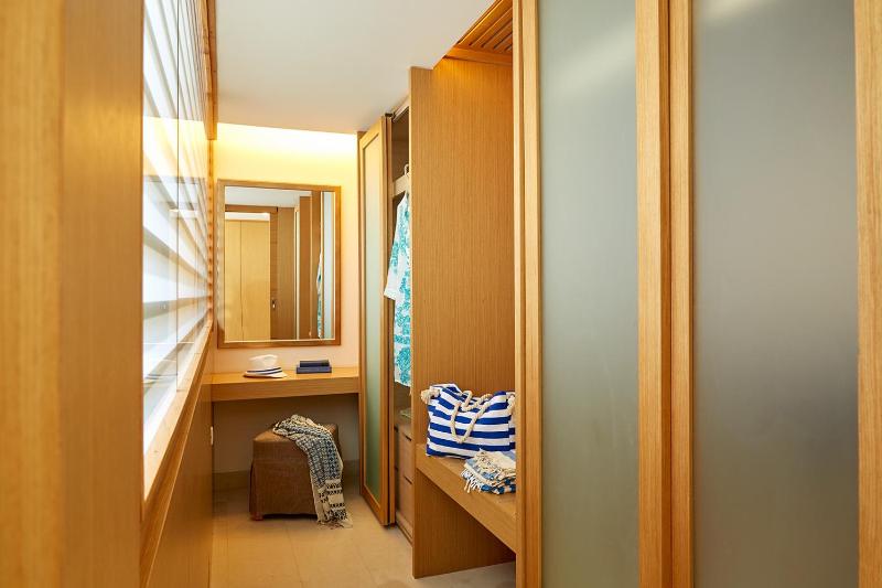 Deluxe Double Room with Sea View image 2