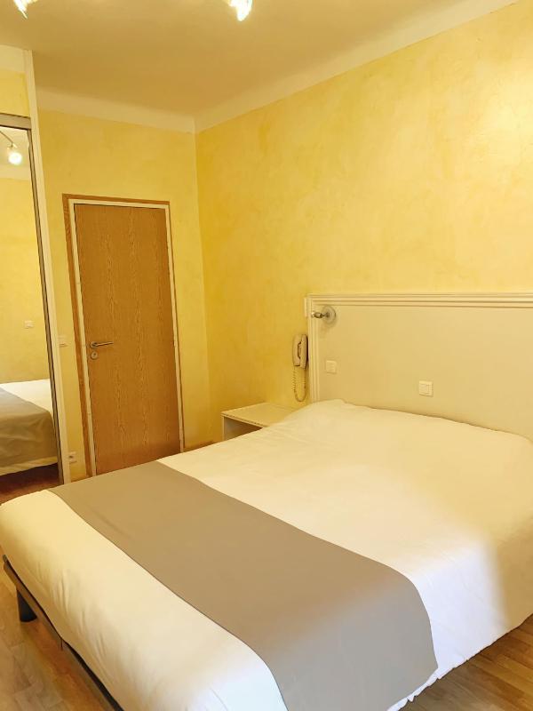 Triple Room - Hill Side image 2