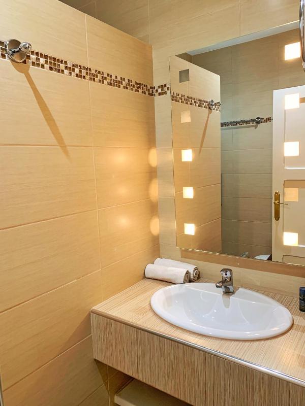 Triple Room - Hill Side image 3