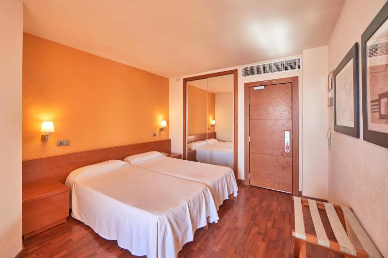 Twin Room with Sea View image 3