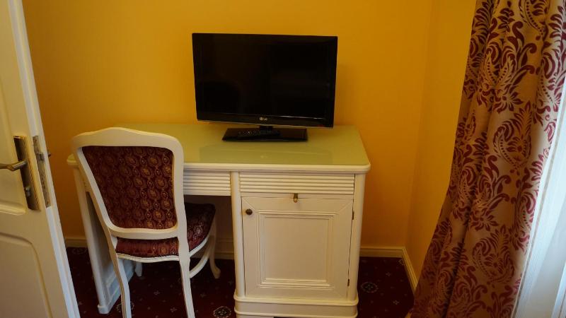 Deluxe Suite image 4
