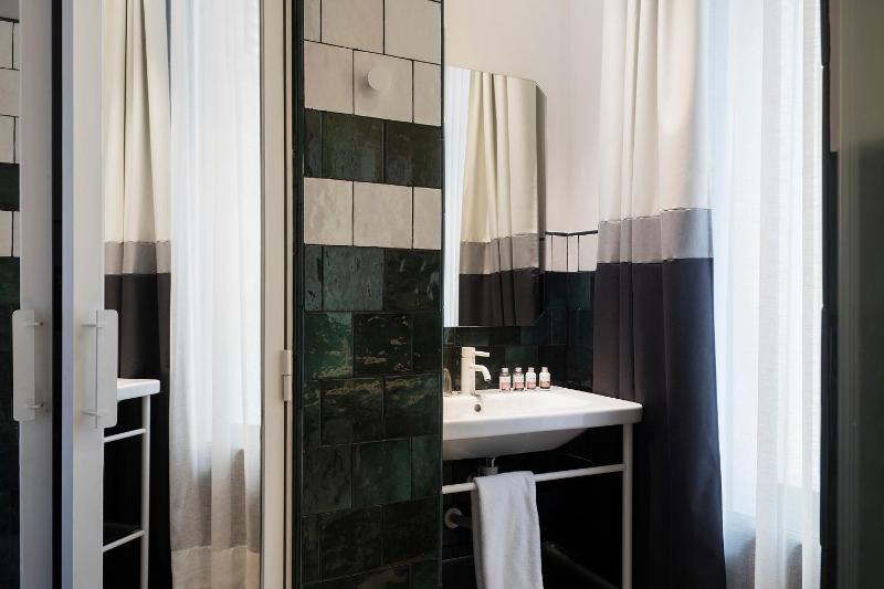 Superior Double or Twin Room with City View image 4