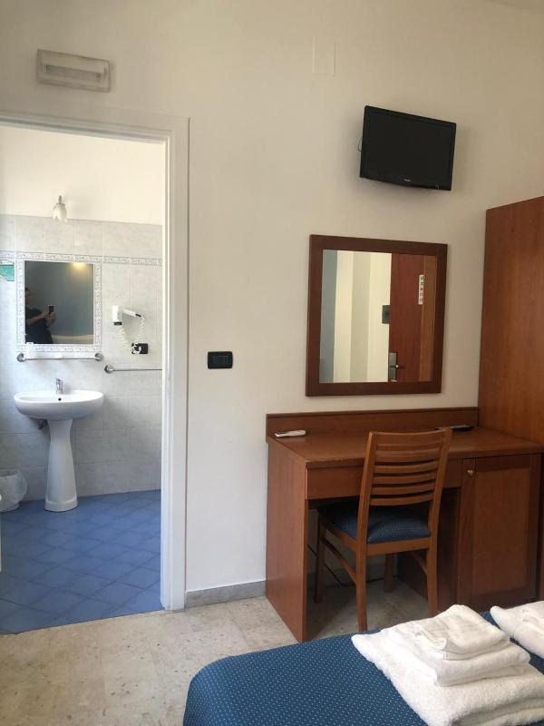 Superior Double Room image 3