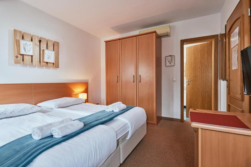 Standard Double Room image 3