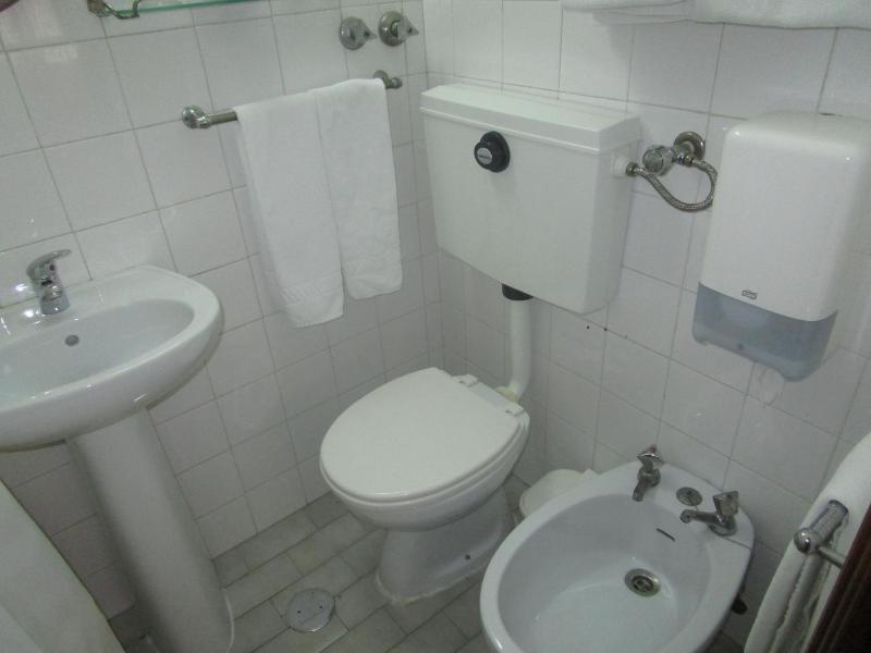 Single Room image 4