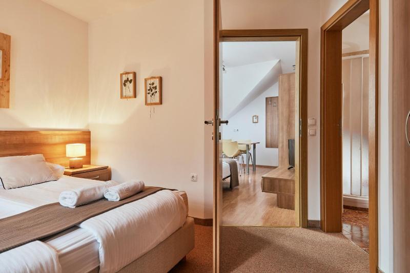 Double Room with Extra Bed image 3