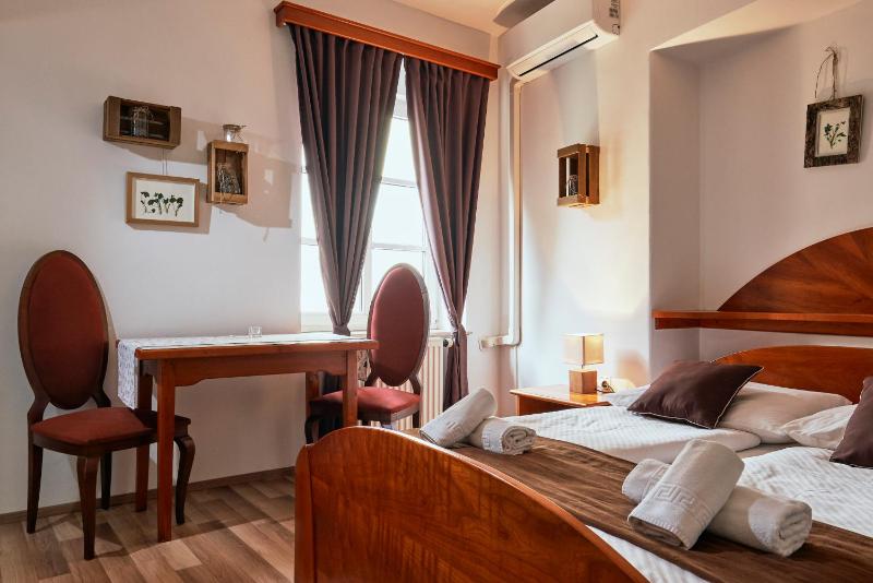 Small Double Room image 1