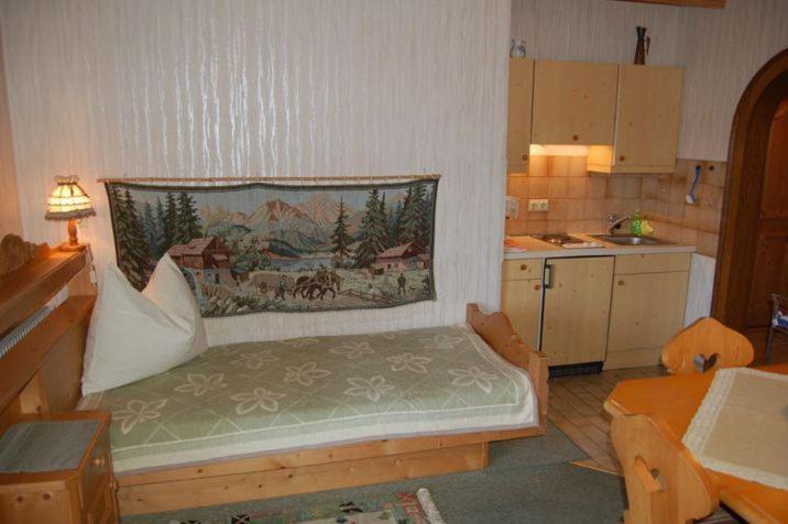 Comfort One-Bedroom Apartment with Terrace image 4