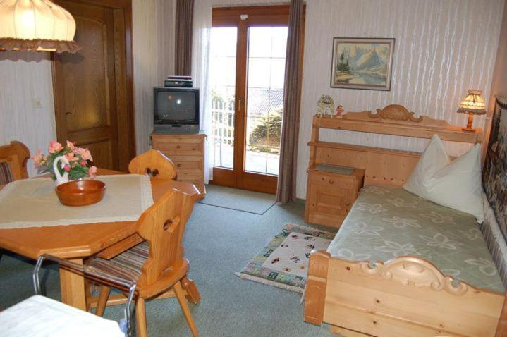 Comfort One-Bedroom Apartment with Terrace image 3