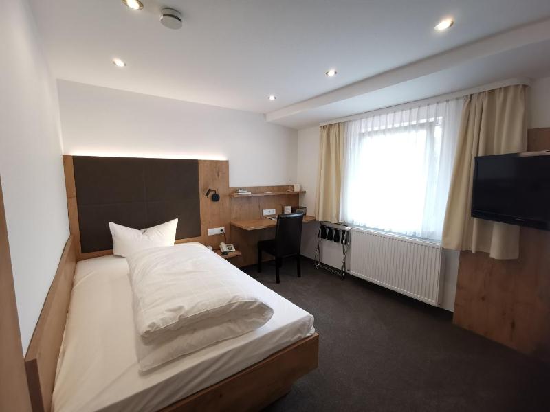 Single Room image 3