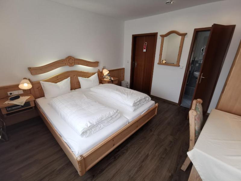 Double Room image 4