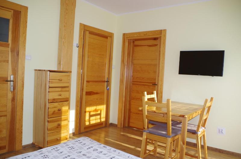 One-Bedroom Apartment image 4