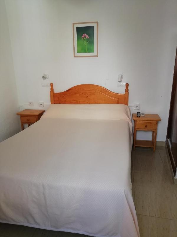 Hostal Sierpes - image 13