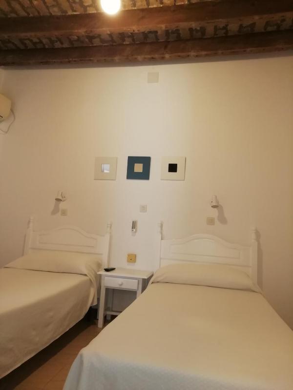 Hostal Sierpes - image 10