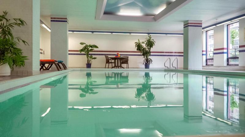 Cartier Place Suite Hotel - image 1
