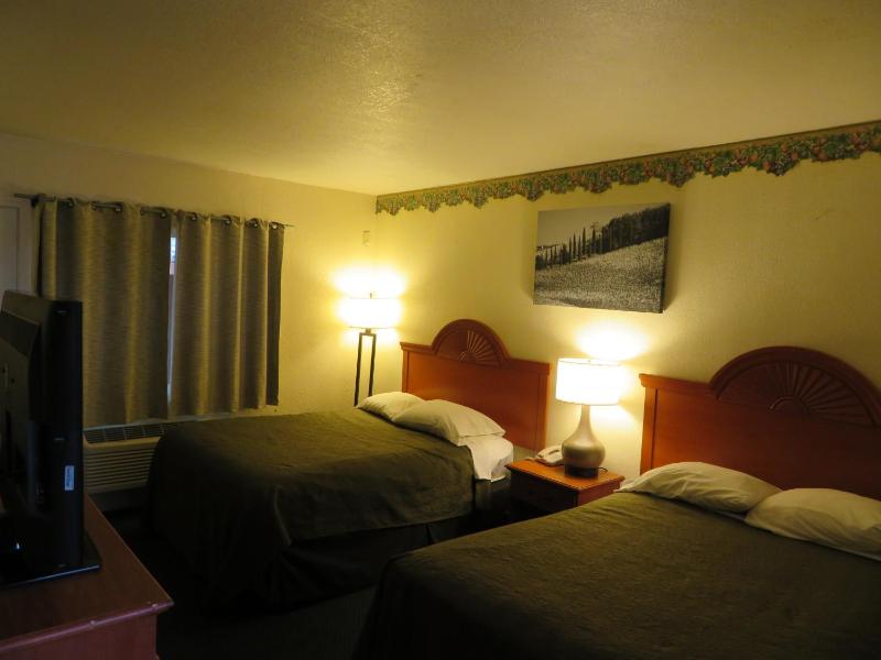 Budget Double Room image 3