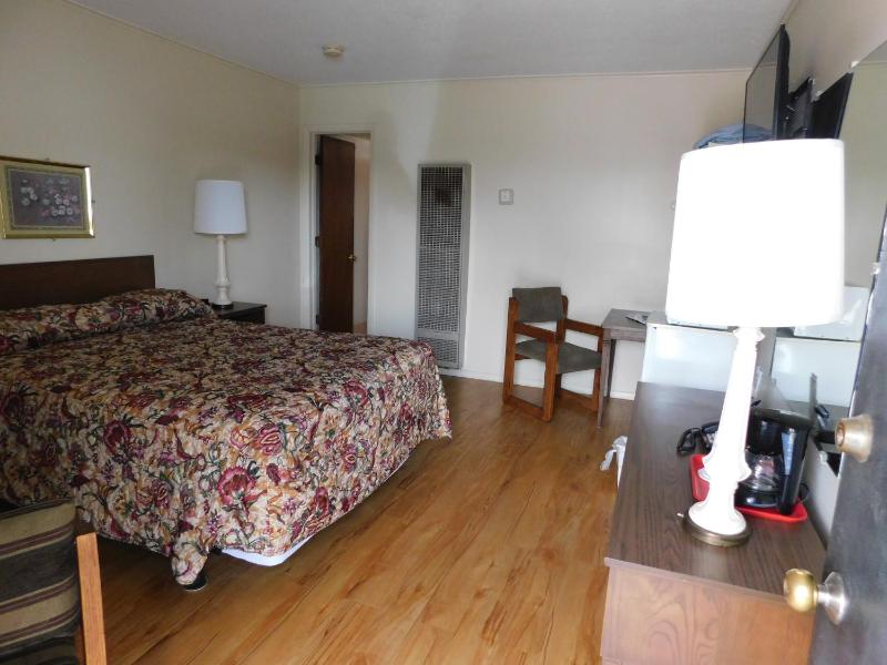 Queen Room image 3