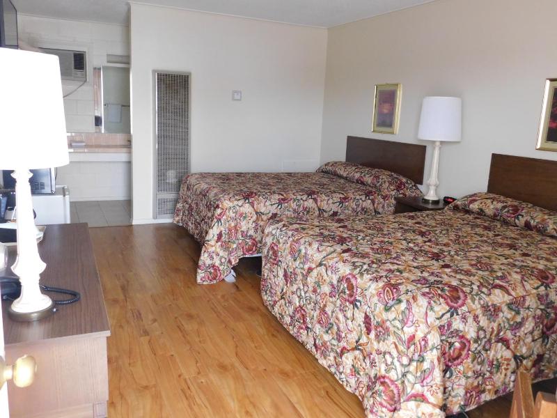 Queen Room with Two Queen Beds image 2