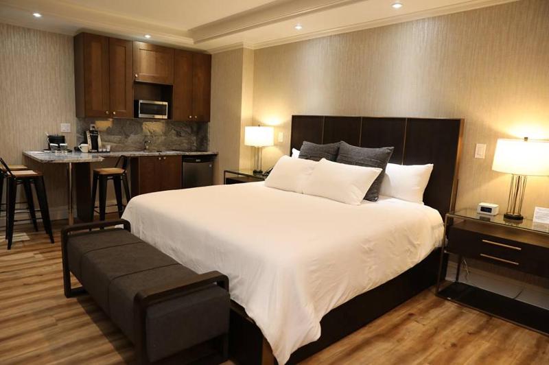 Suite with Sofa Bed image 1