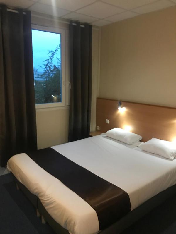Double Room image 4