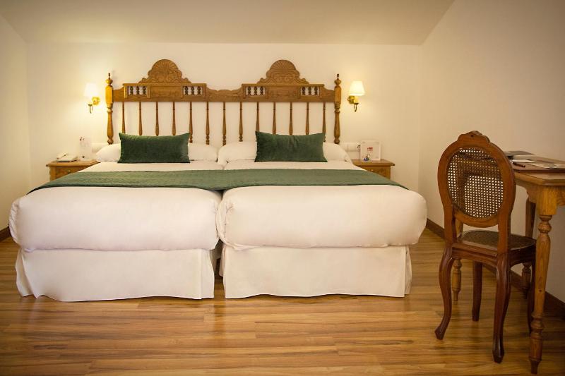 Double or Twin Room image 2