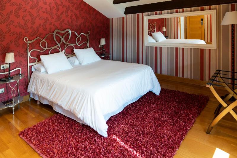 Standard Double Room image 3