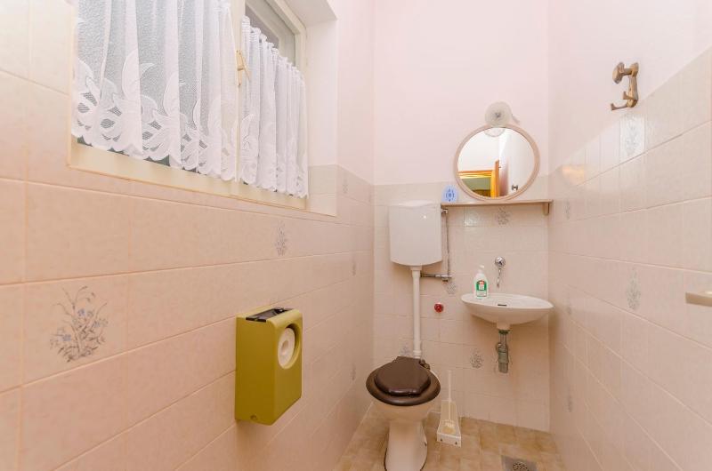 Four-Bedroom Holiday Home image 4