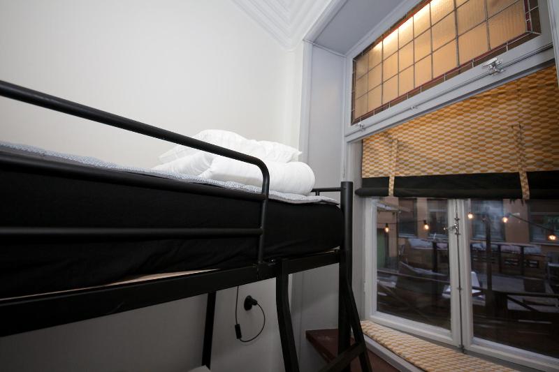 Twin Room with Shared Bathroom image 2