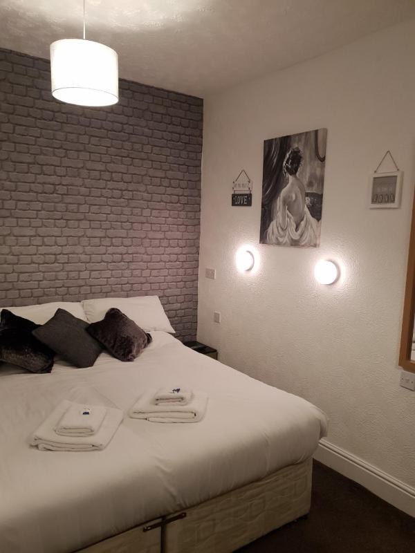 Double or Twin Room with Shower image 2