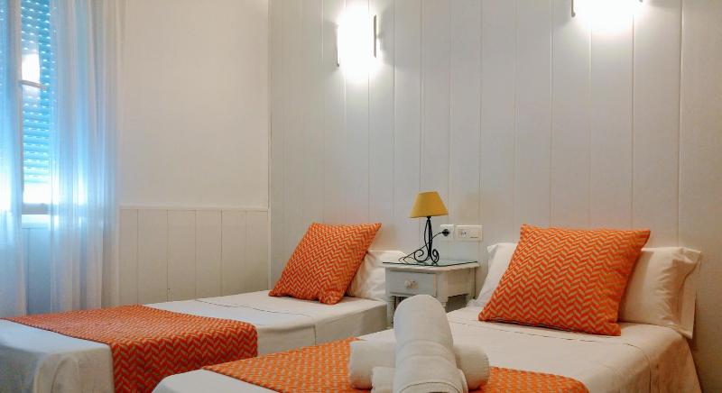 Double or Twin Room image 4