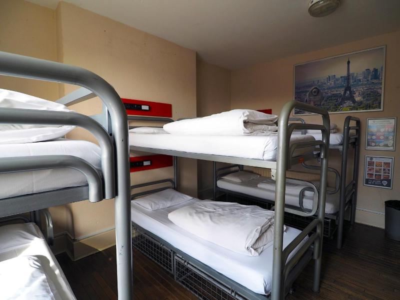 Bed in 8-Bed Mixed Dormitory Room External Shared Bathroom image 2