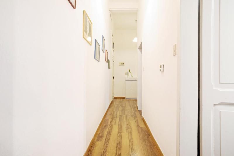 One-Bedroom Apartment image 2