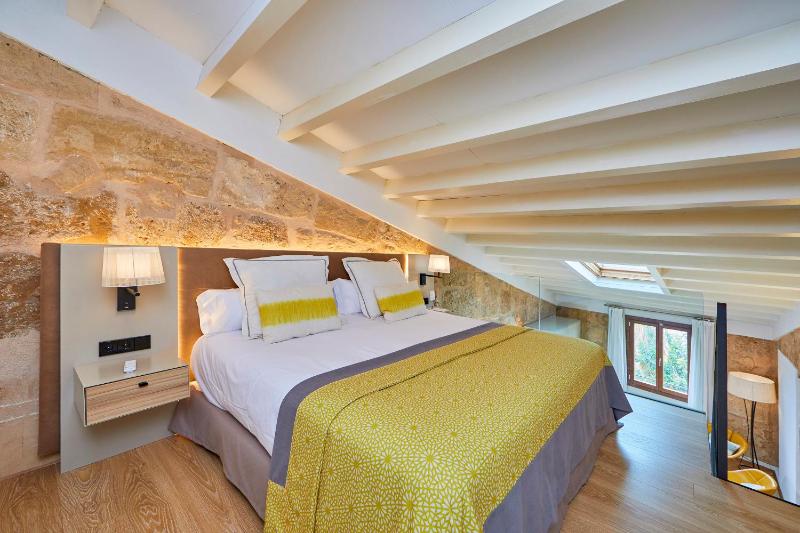 Suite with Garden View image 4