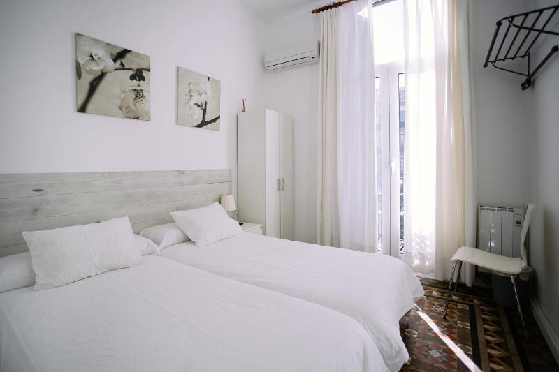 Hostal Eixample - image 7