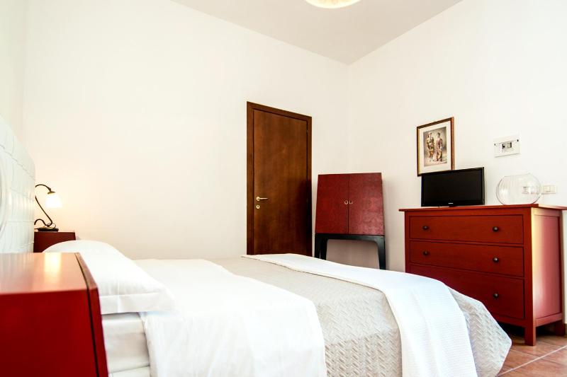 Standard Double Room image 3