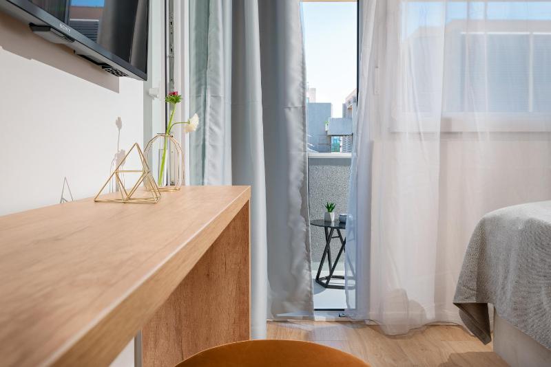 Deluxe Double or Twin Room with Balcony image 2